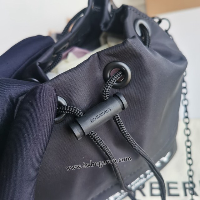 Burberry專門店新款鏈條收納小水桶包 巴寶莉經典休閒肩背女包 yxb1434